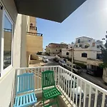 Sunshine - Modern Three Bedroom - No 1