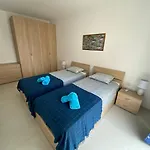 Sunshine - Modern Three Bedroom - No 1 아파트