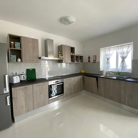 Sunshine - Modern Three Bedroom - No 1 Apartamento
