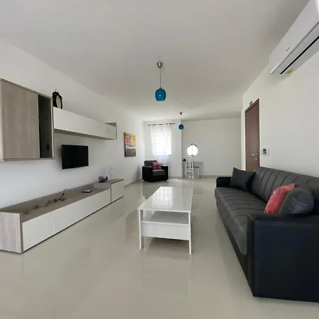 Sunshine - Modern Three Bedroom - No 1 Mellieħa