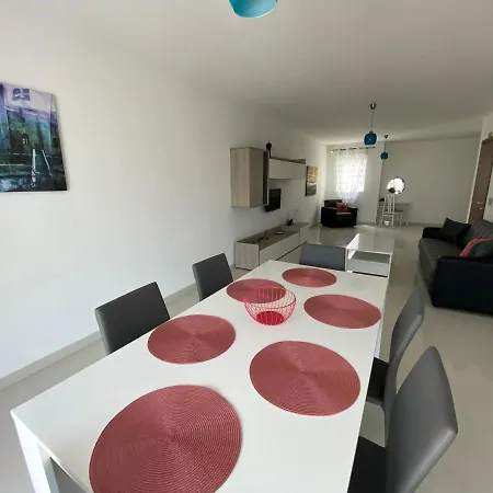 Apartmán Sunshine - Modern Three Bedroom - No 1 *