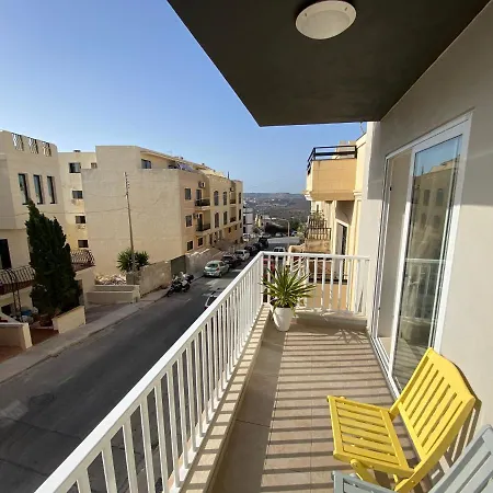 Sunshine - Modern Three Bedroom - No 1 *