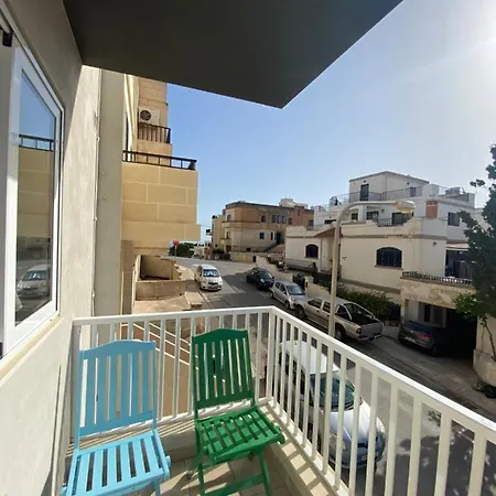 Sunshine - Modern Three Bedroom - No 1