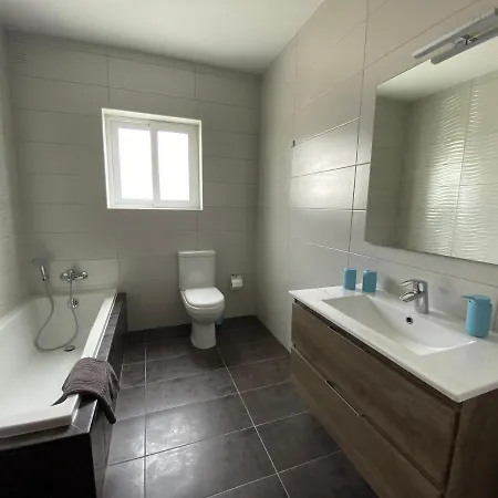 Apartmán Sunshine - Modern Three Bedroom - No 1 *