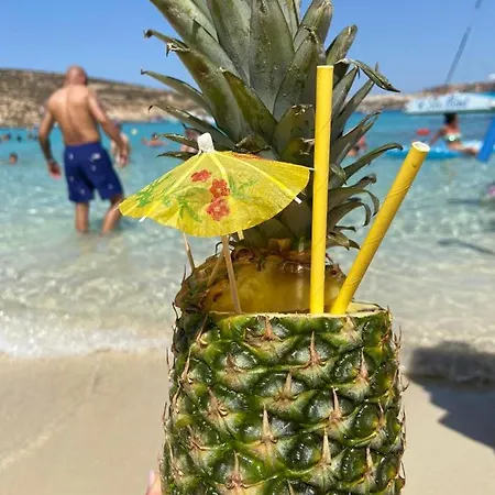 Sunshine - Modern Three Bedroom - No 1 Lägenhet *